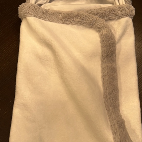 Just Born Gender Neutral Baby Elephant Baby Hooded Towel wrap! Perfect for bath! - Picture 3 of 8